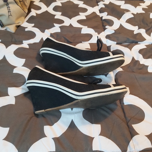 2/$18 WEDGE SHOES Black & White - Picture 3 of 5